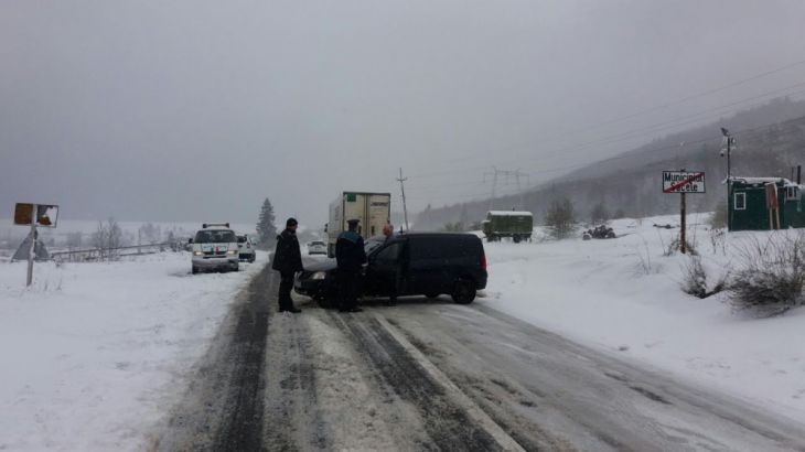 Update. DN 1A Braşov - Cheia este în continuare blocat, şoferii fiind întorşi din drum 1 dn 1a aprilie 2_234694.jpg