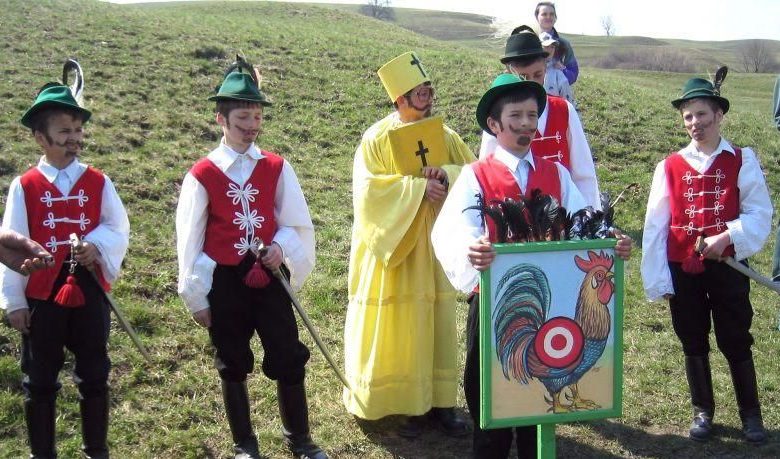 BRAȘOV. „Împuşcatul cocoşului”, în ziua de Paşti 1 impuscatulcocosului.jpg