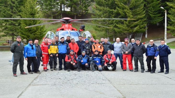 BRAȘOV. Jandarmii montani se pregătesc pentru operațiuni de salvare cu suport aerian 1 jandarmi-montan1_234775.jpg