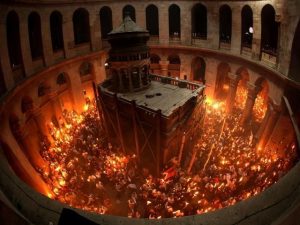 lumina-sfanta.jpg