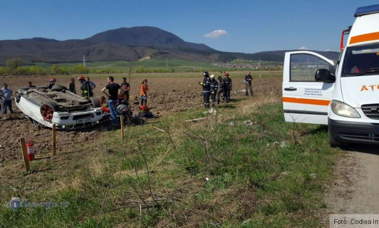 BRAŞOV. Accident grav între Codlea şi Vulcan 1 masina-rasturnata_2.jpg