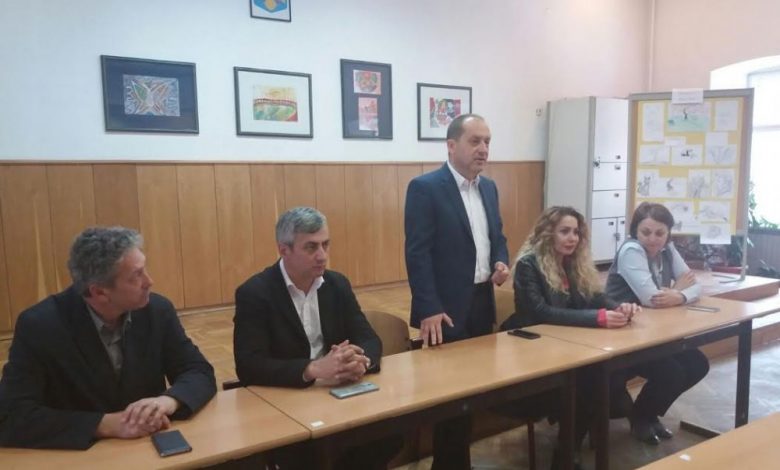 BRAŞOV. „Drogurile îţi frâng zborul, sportul te înalţă!” 1 prefectelevi.jpg