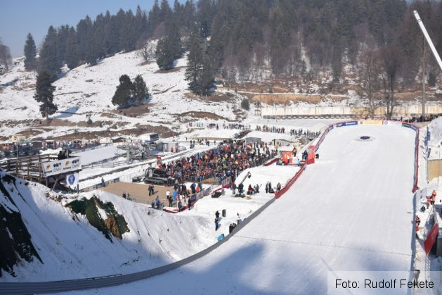 rasnovworldcupladiesskijumpingsambata5711_229992.JPG
