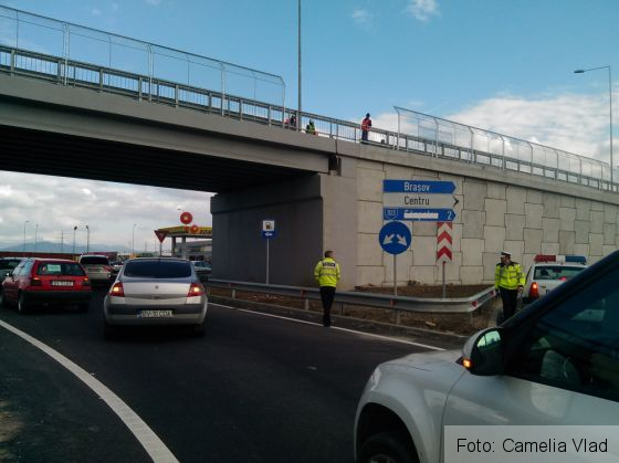 BRAŞOV. Se circulă pe pasajul spre Sânpetru, dar oficial drumul este... închis 1 IMG_20170424_182040_234838.jpg