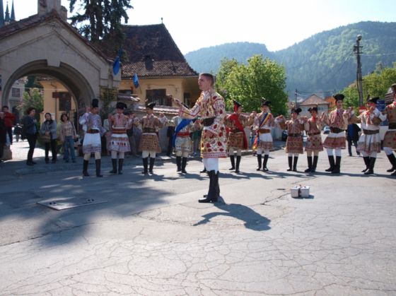 Juni Joc stramosesc Cacova 2_235802.JPG