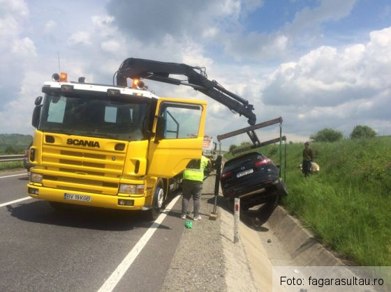 BRAȘOV. Autoturism ajuns în șanț, pe DN 1 (FOTO) 1 accident dn 1_236112.jpg