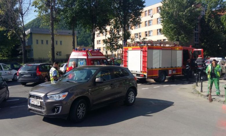 BRAȘOV. Accident cu două victime, pe strada Iuliu Maniu! (FOTO) 1 accident_28.jpg