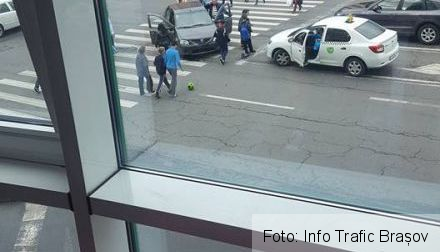 BRAȘOV. Coliziune în intersecția semaforizată de la ITC (FOTO) 1 accidentitc_2.jpg