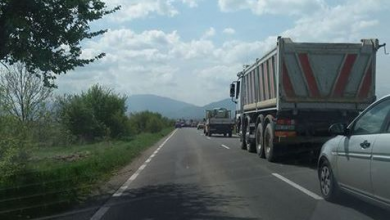 Update. BRAŞOV. Un autoturism s-a izbit frontal de o autoutilitară, între Bod şi Sânpetru! Nu se ştie dacă la volan era un tânăr de 19 ani sau un minor 10 accidentsanpetru_5.jpg