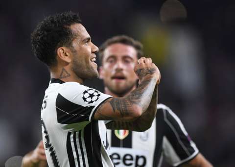 Champions League. Juventus, prima finalistă 1 alvez.jpg