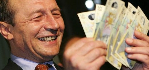 Băsescu: „…atunci am dreptul să mai candidez o dată. Și va fi vai de voi!” 1 basescu-bani.jpg