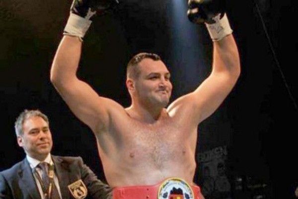 Cristian Ciocan și-a apărat centura de campion european WBO la categoria grea 1 cristianciocan.jpg