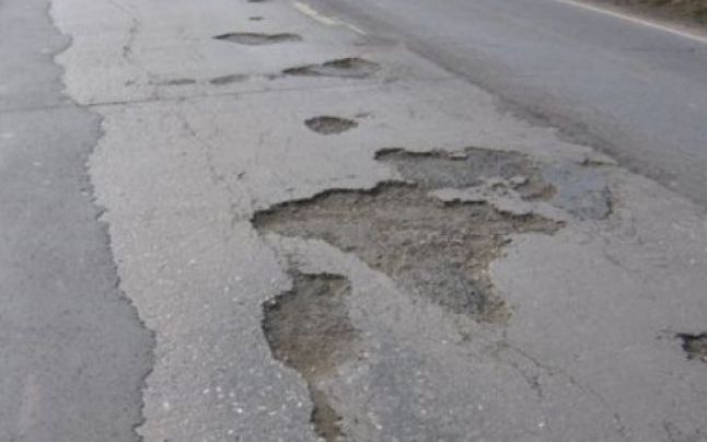 BRAŞOV. Ce drumuri se „plombează” şi care vor fi reparate serios 1 dn73_4.jpg
