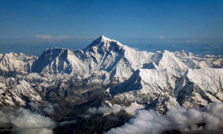 Patru alpiniști au murit pe Everest 1 everest_2.jpg
