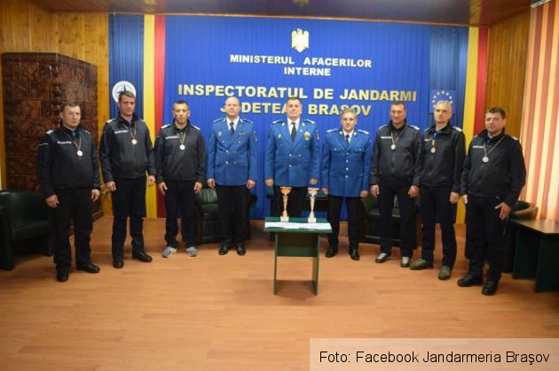 Jandarmeria braşoveană, la înălţime... pe podium! (FOTO) 1 jandarmi castigatori_235543.jpg