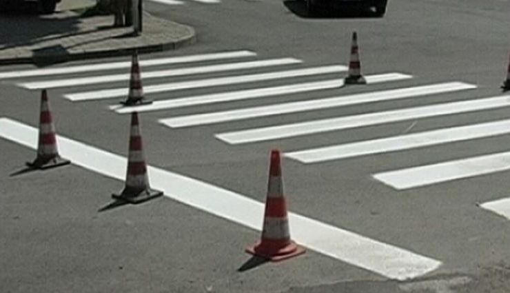 BRAȘOV. Lucrările de împrospătare a marcajelor rutiere continuă 1 marcaje_2.jpg