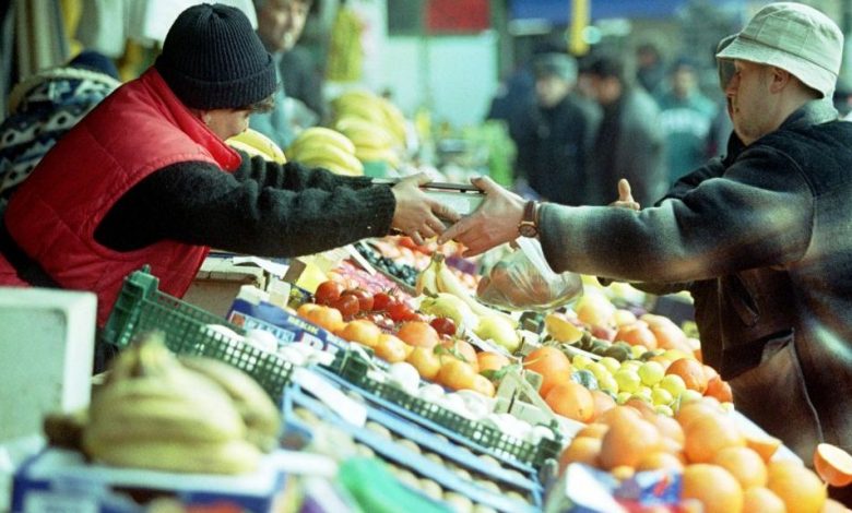 BRAȘOV. Amenzi de peste 100.000 de lei, ieri, în urma unor controale în piețe. Un comerciant de carne s-a ales și cu dosar penal 1 piata-fructe-legume.jpg