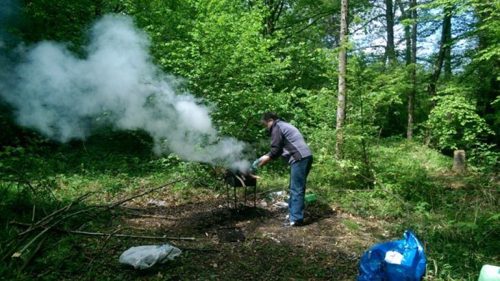 BRAȘOV. 5.000 de lei „costă” un grătar făcut în loc nepermis 1 picnic gratare controale (10)_235470.jpg