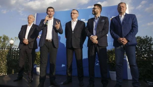 Noul Partid Pro România, lansat pe terasa unui hotel 1 pro-romania.jpg