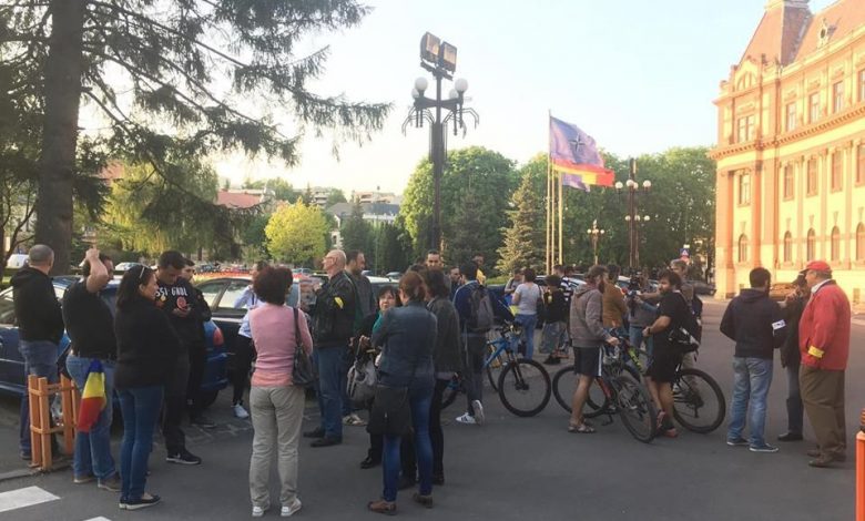 Update. BRAȘOV. Protestele anticorupție s-au încheiat... deocamdată! 1 protest-prefectura.jpg