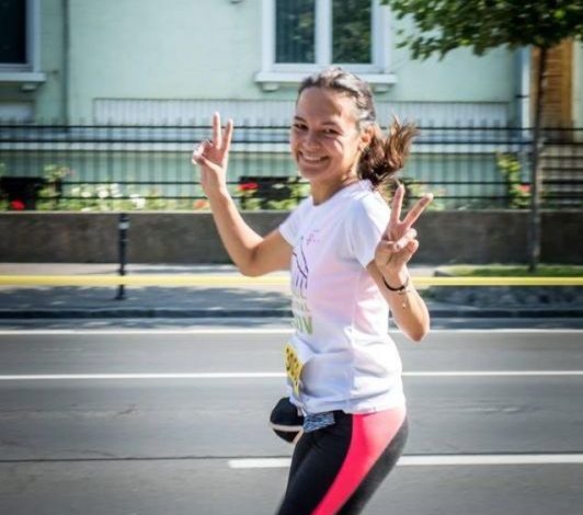 MARATONUL INTERNAȚIONAL BRAȘOV. Ioana Scărlătescu, frumusețea alergării caritabile! 1 redactor.jpg