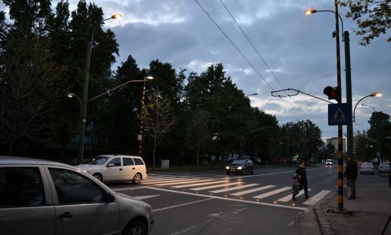 Prima trecere de pietoni „inteligentă” din BRAȘOV a devenit funcțională astăzi 1 trecereinteligenta.jpg
