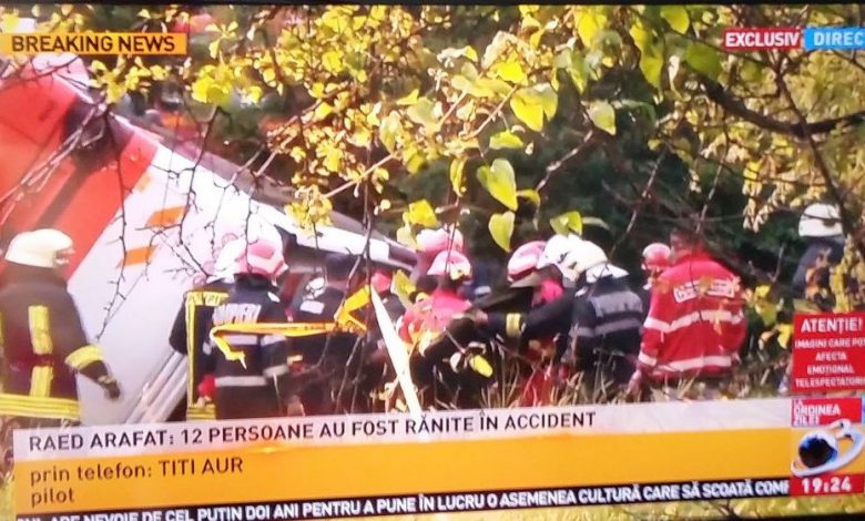 BRAȘOV. UPDATE. Autocar răsturnat între Predeal și Pârâul Rece. 16 răniți și două persoane încarcerate. Una are mâna prinsă sub autocar. Toate victimele sunt CONȘTIENTE. Traficul în zonă este blocat 1 20170623-192430.jpg