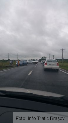 Update. BRAŞOV. Trei autovehicule avariate la Lunca Câlnicului, din cauza vitezei (FOTO) 1 accident lunca 2_237479.jpg