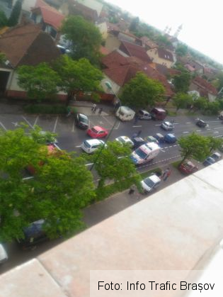 BRAȘOV. Carambol la intersecția străzii De Mijloc cu strada Stadionului (FOTO) 1 accident strada de mijloc_237088.jpg