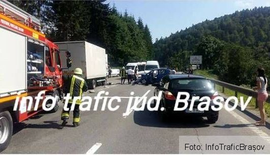BRAȘOV. Accident grav pe DN1, la ieșirea din Predeal. Două victime, dintre care una încarcerată. O persoană este în stop cardiorespirator - FOTO 1 accidentpredeal1_2.jpg