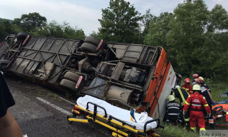 ULTIMA ORĂ. Autocar răsturnat în județul BRAȘOV! Update: 16 răniți (FOTO) 1 autocarrasturnat.jpg