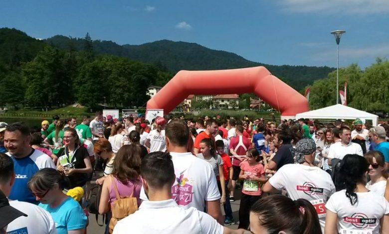 BRAȘOV HEROES. Peste 1.500 de braşoveni şi-au susţinut eroii la Cursa cu obstacole a comunităţii 1 brasovheroes2017.jpg