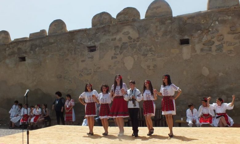 BRAŞOV. Festivalul Naţional de Folclor al Copiilor Instituţionalizaţi 1 folclorcopii.jpg