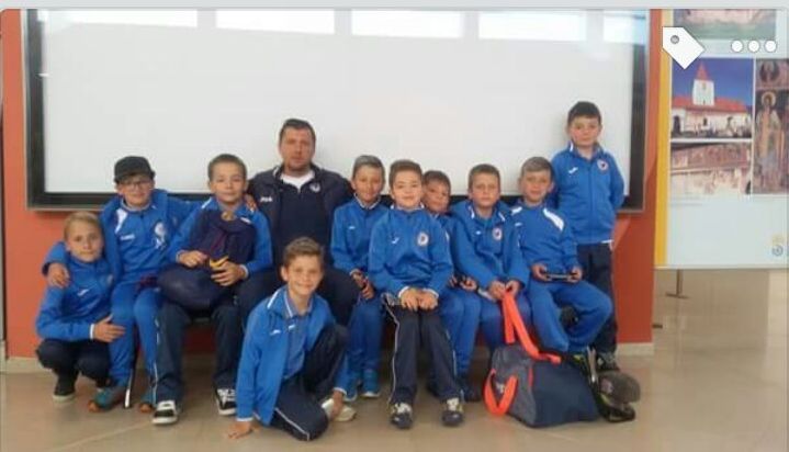 BRAȘOV. Puștii de la ACS Kids Tâmpa se „bat” cu AS Roma 1 kids.jpg