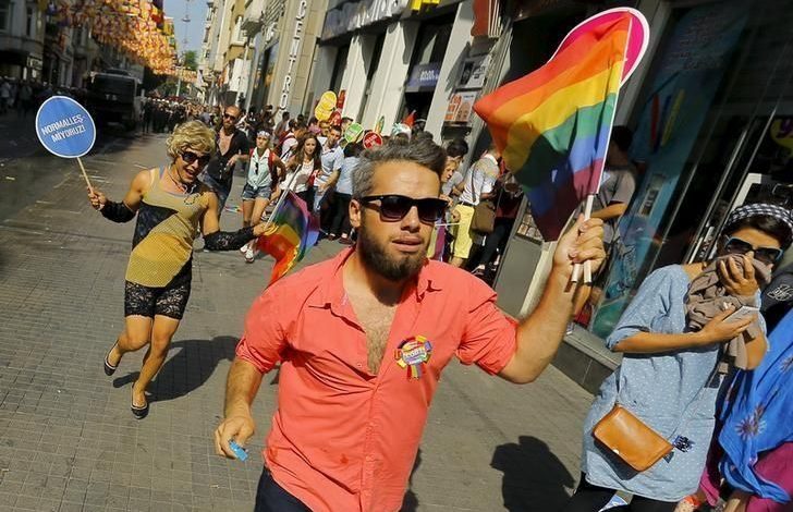 Marș gay interzis la Istanbul 1 lgbt.jpg