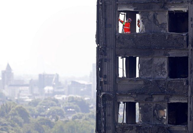 Cel puțin 50 de persoane date dispărute în urma incendiului din Londra 1 londra_13.jpg