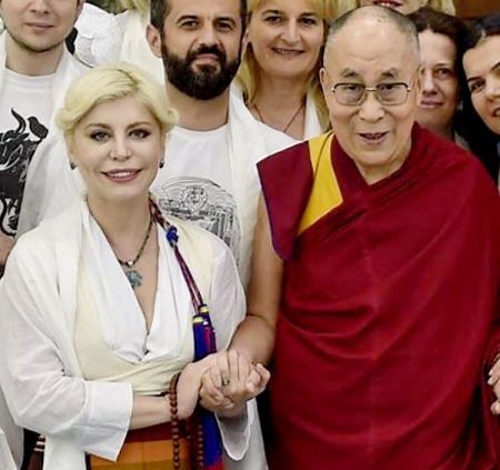 Loredana S-A ÎNTÂLNIT cu Dalai Lama!!! 1 lore.jpeg