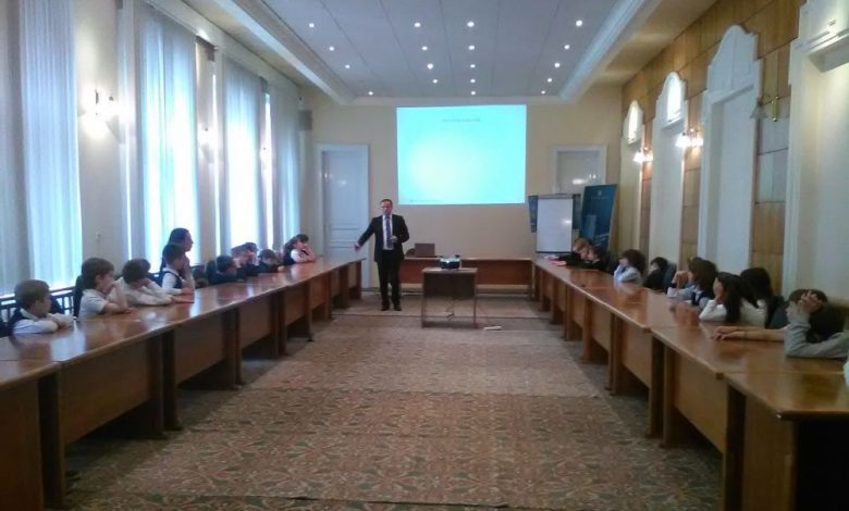 Brașov. BNR a derulat în școlile brașovene un proiect de educație financiară 1 programbnr.jpg