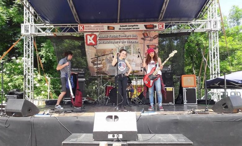 BRAȘOV. Junii și „Straja Rock” pe Dealul Cetățuii 1 rockcetate.jpg