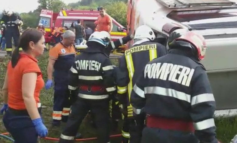 BRAȘOV. UPDATE. Autocar răsturnat. A fost scoasă și a doua victimă încarcerată. Este conștientă 1 screenshot-1_26.jpg
