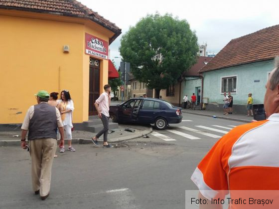 Update. BRAŞOV. În ce condiţii s-a produs accidentul de lângă plăcintăria de pe strada Bihorului 1 accident banatului_238205.jpg