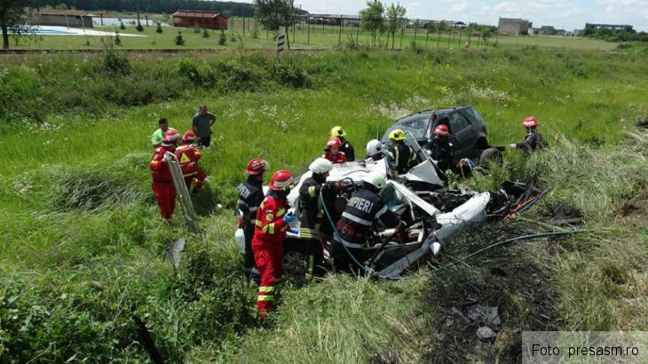 CUMPLIT. Accident cu patru morţi, în urma coliziunii frontale dintre două autoturisme (FOTO) 1 accident satu mare_238300.jpg
