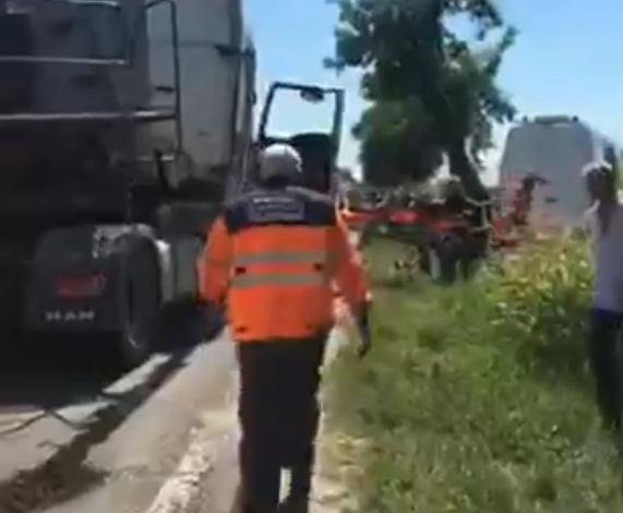 Un microbuz şi un TIR au fost implicate într-un accident, pe DN 52! Traficul este oprit 1 accidentteleorman.png