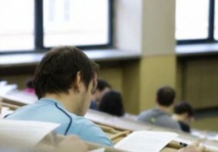 Studenţii primesc bursele şi pe perioada vacanţei de vară 1 burse.jpg