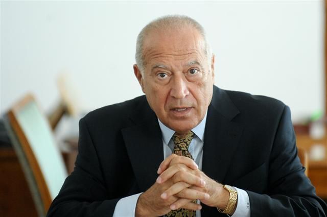 Dan Voiculescu a fost internat la Spitalul Universitar 1 danvoiculescu1.jpg
