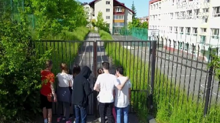 BRAȘOV. PNL explică de ce a lăsat lacătele pe 14 școli 1 gard2_238170.jpg