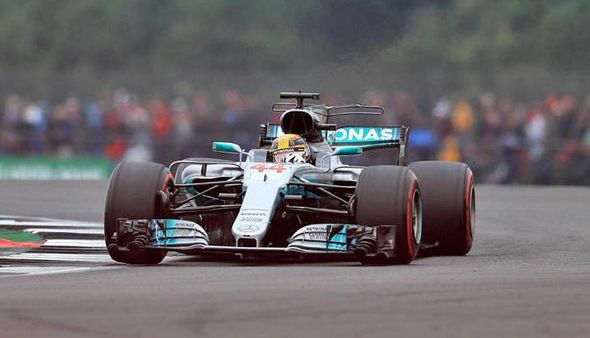 FORMULA 1. Lewis Hamilton, pole position în faa propriilor fani. Britanicul va fi urmat pe grilă de piloții de la Ferrari 1 hamilton_15.jpg