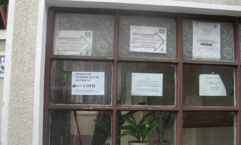 Persoanele cu handicap trebuie să se mai descurce cu 300 de lei pe lună 1 handicap.jpg