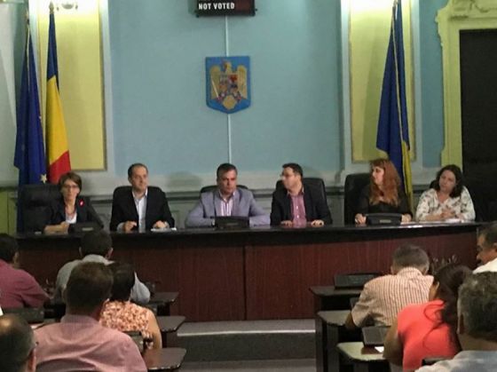 BRAȘOV. Primarii din județ, solicitați să se implice în campania de stopare a epidemiei de rujeolă 1 intalnire_239198.jpg