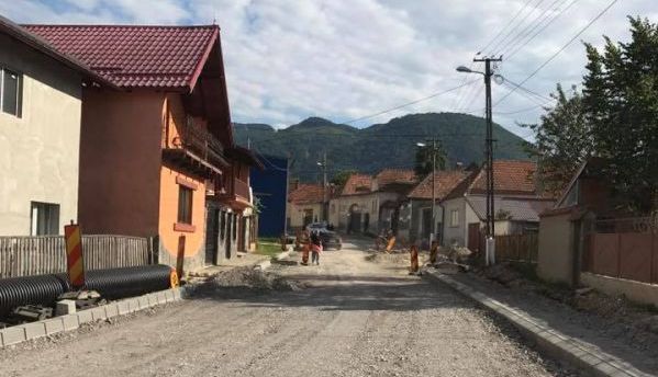 BRAŞOV. Drumuri în lucru, la Zărneşti 1 lucrari-zarnesti.jpg